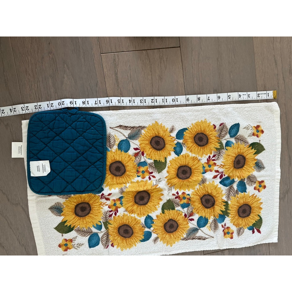 Sunflower Kitchen Towel Hot Pads and Oven Mitt Set - Picture 4 of 5